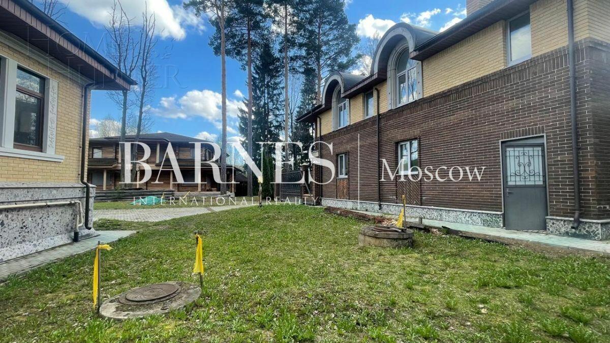 2-этажный коттедж 1 000 м² без отделки