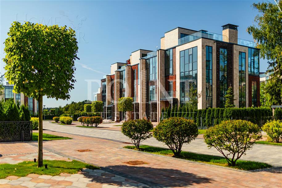 3-этажный таунхаус 311 м² без отделки