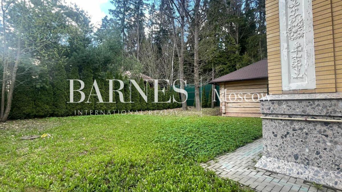 2-этажный коттедж 1 000 м² без отделки