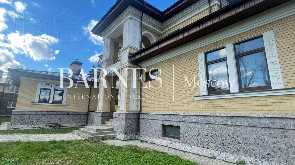 2-этажный коттедж 1 000 м² без отделки