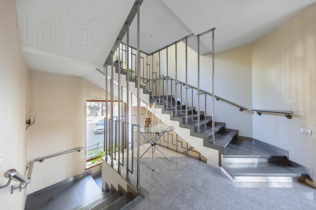 2-этажный коттедж 600 м² с отделкой