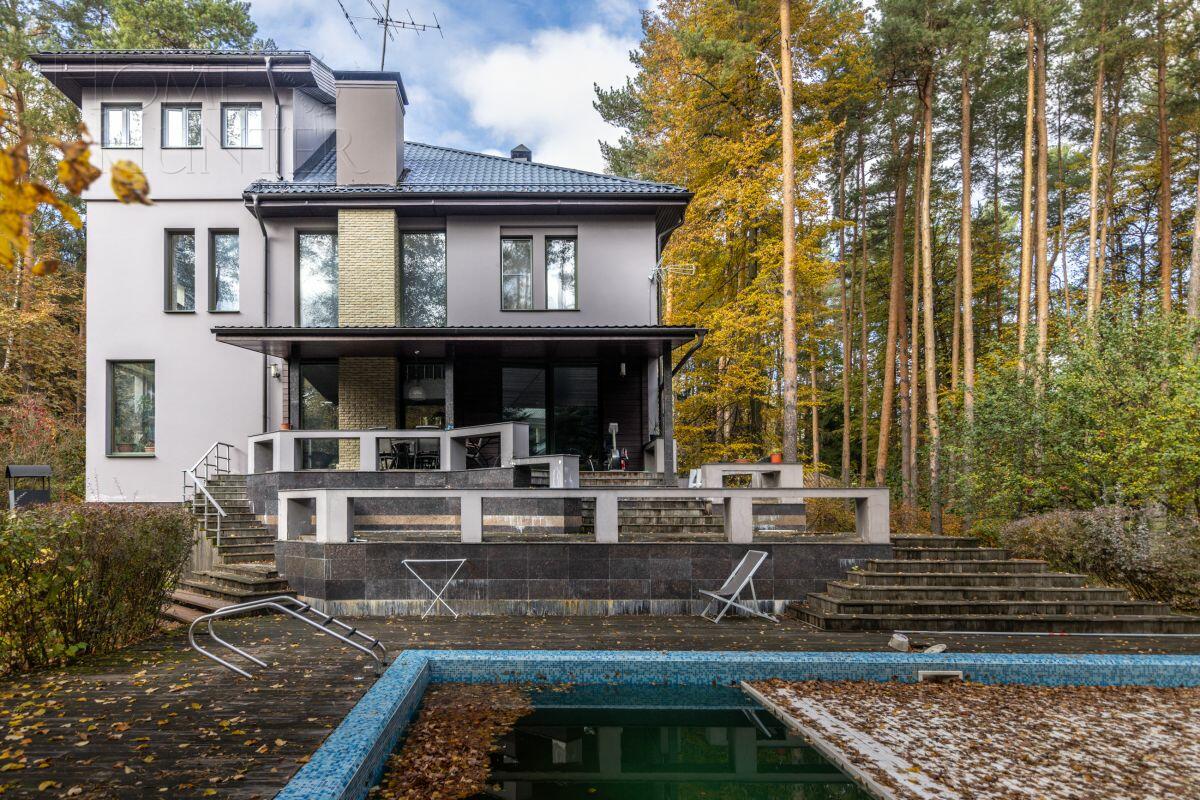 2-этажный коттедж 600 м² с отделкой