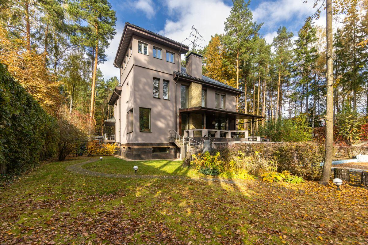 2-этажный коттедж 600 м² с отделкой