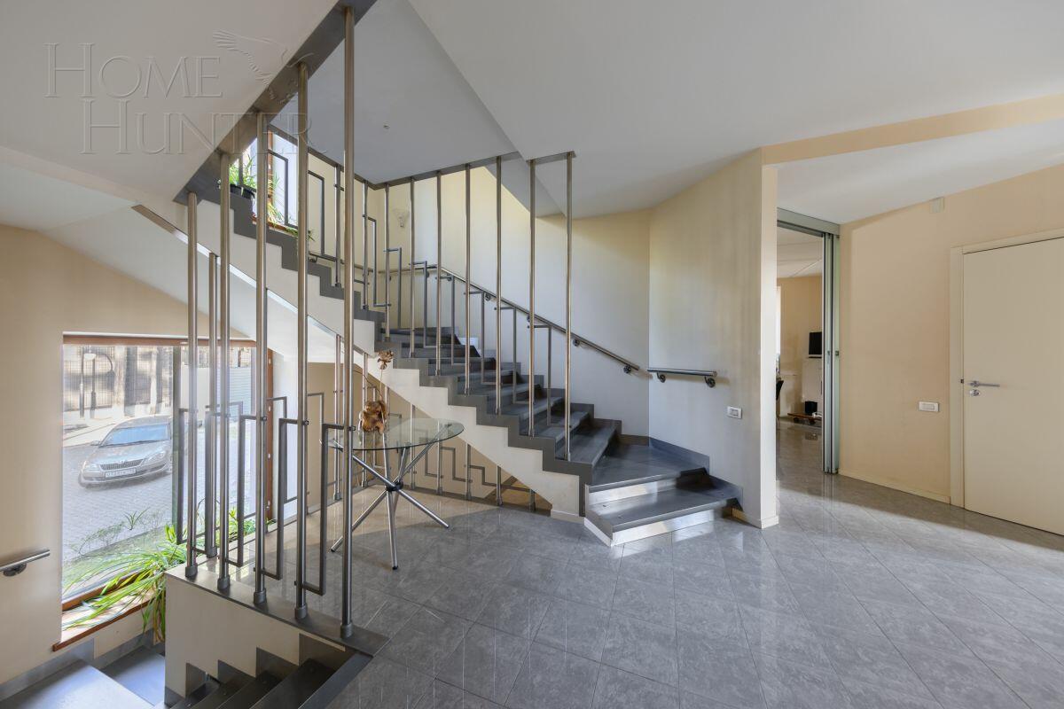 2-этажный коттедж 600 м² с отделкой