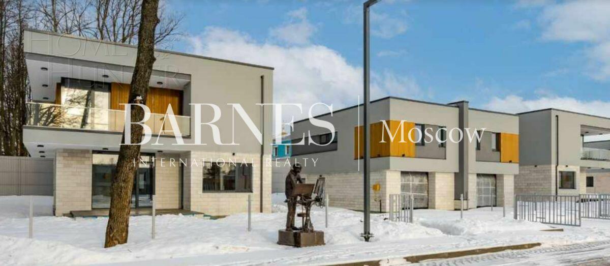 2-этажный коттедж 319 м² без отделки