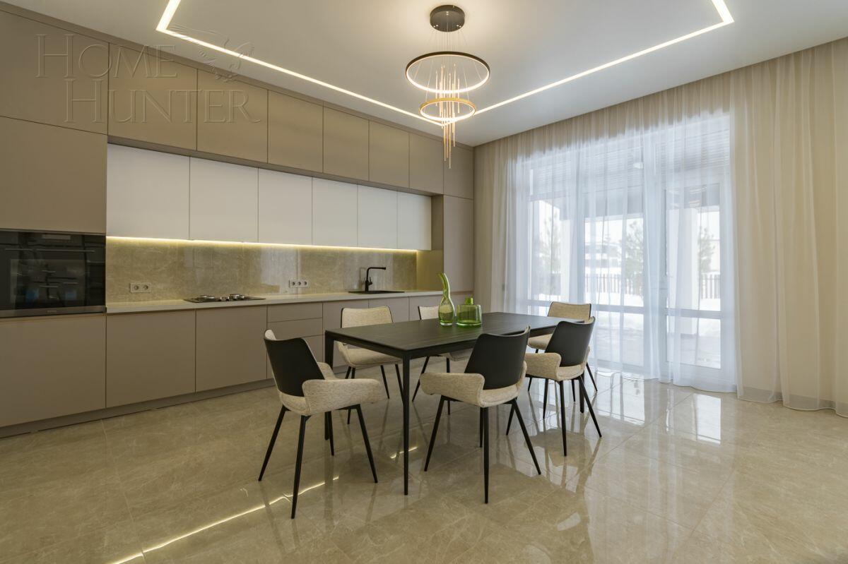 2-этажный коттедж 240 м² с отделкой