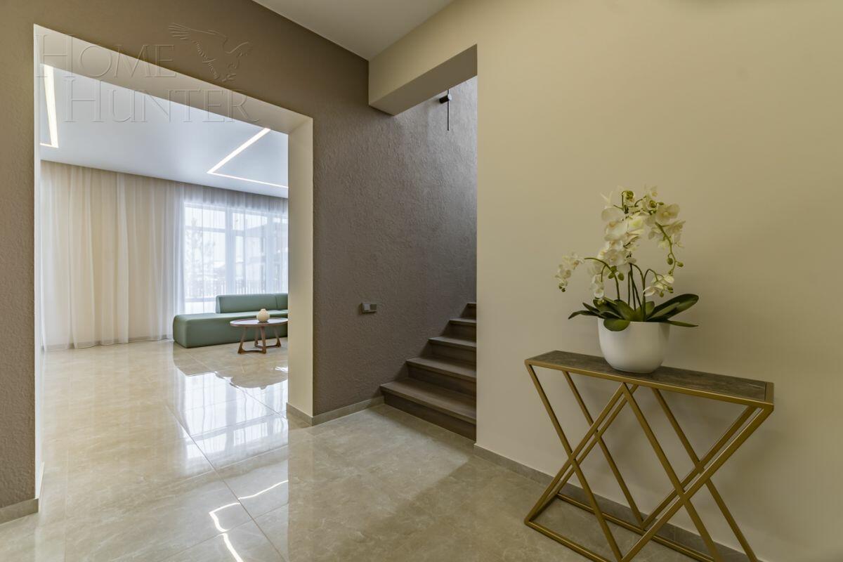 2-этажный коттедж 240 м² с отделкой