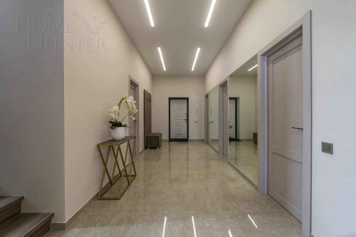 2-этажный коттедж 240 м² с отделкой