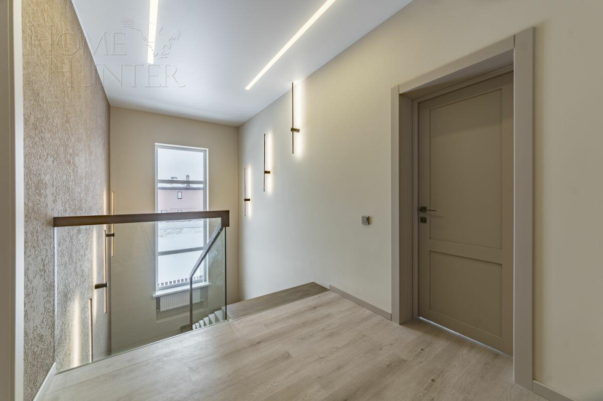 2-этажный коттедж 240 м² с отделкой