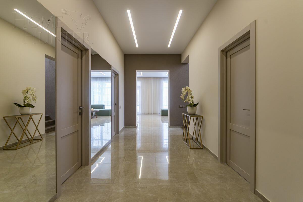 2-этажный коттедж 240 м² с отделкой