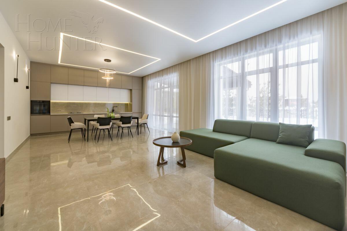 2-этажный коттедж 240 м² с отделкой