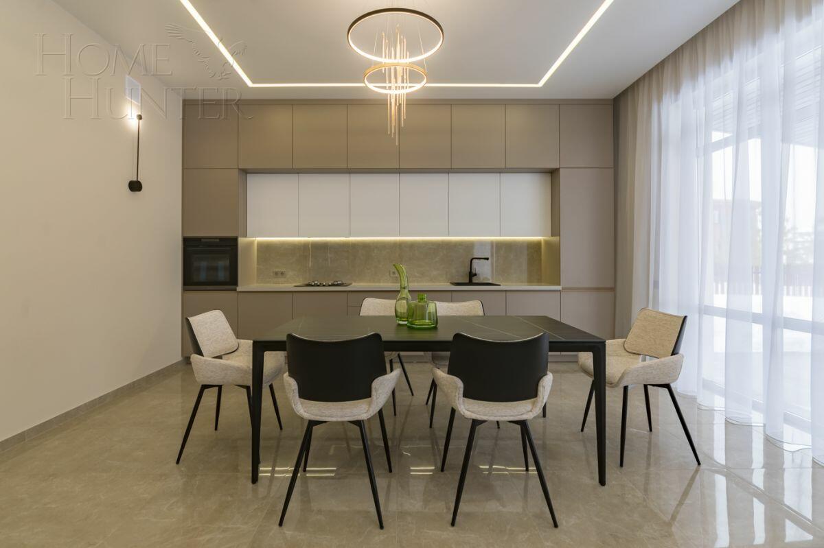 2-этажный коттедж 240 м² с отделкой