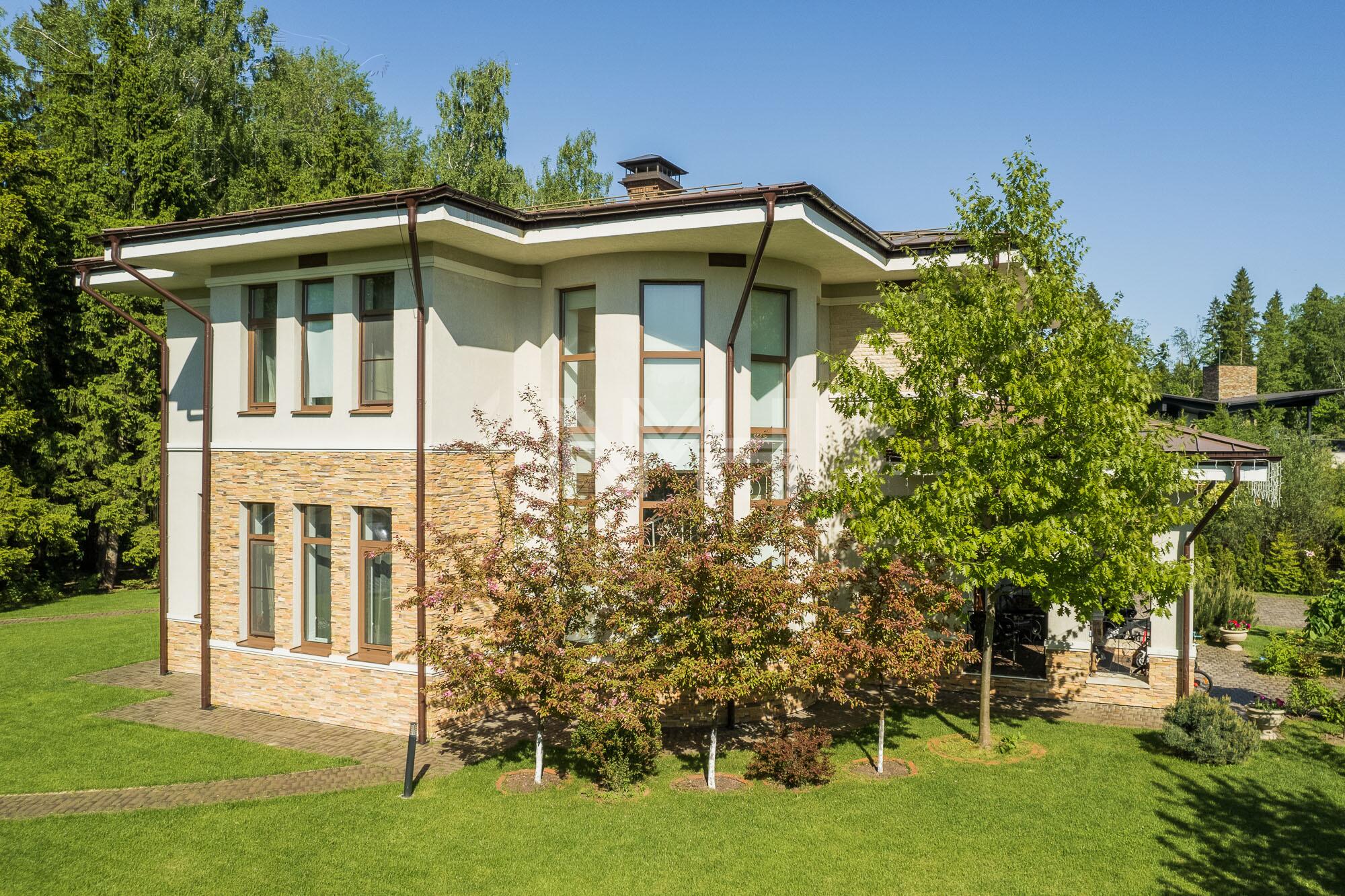 2-этажный коттедж 310 м² с отделкой