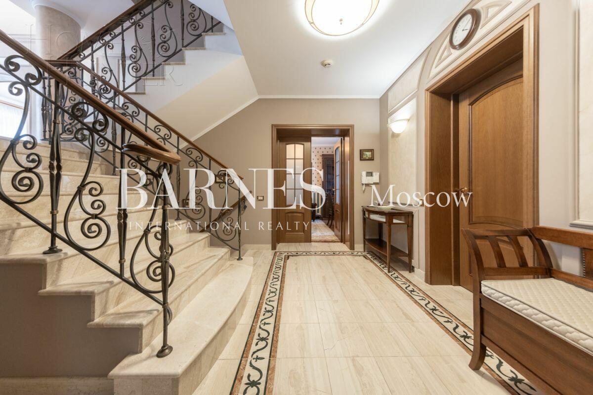 2-этажный коттедж 450 м² с отделкой