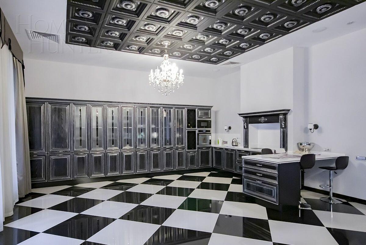 3-этажный коттедж 1 300 м² с отделкой