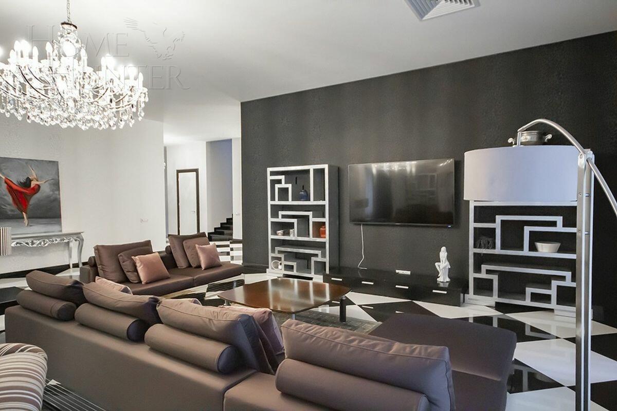 3-этажный коттедж 1 300 м² с отделкой