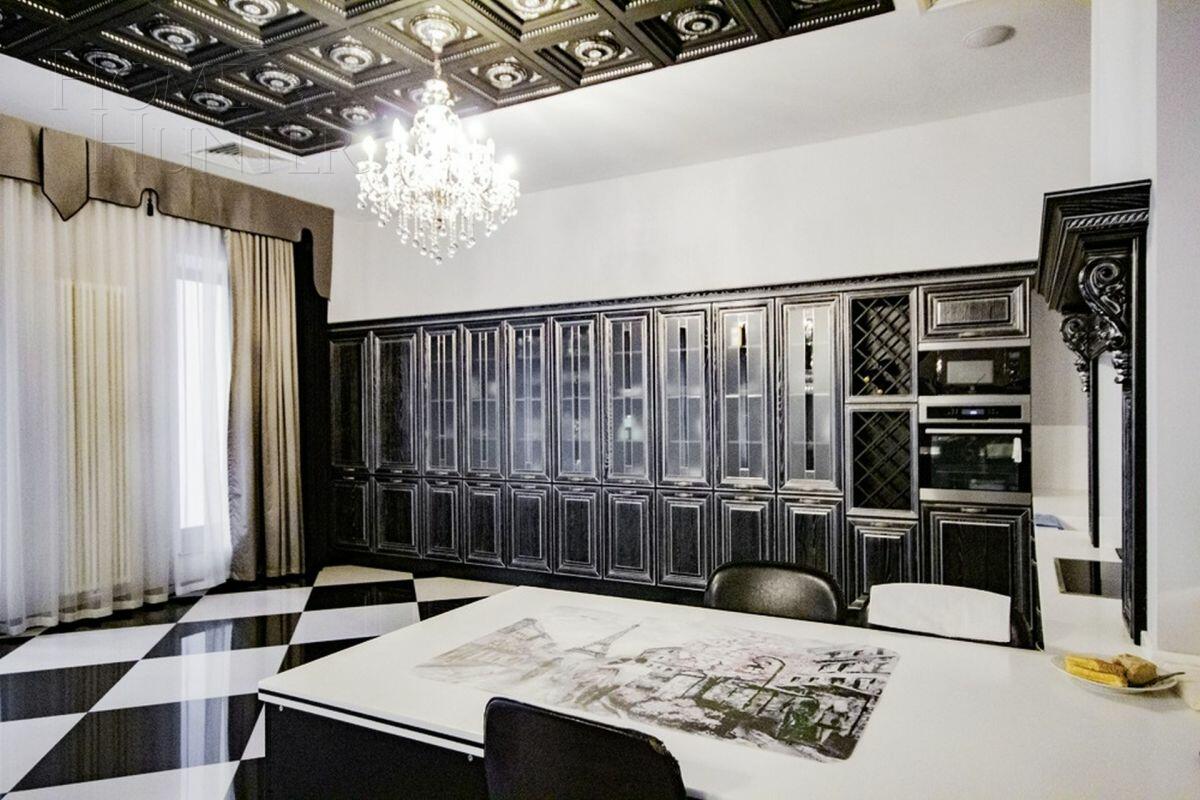 3-этажный коттедж 1 300 м² с отделкой