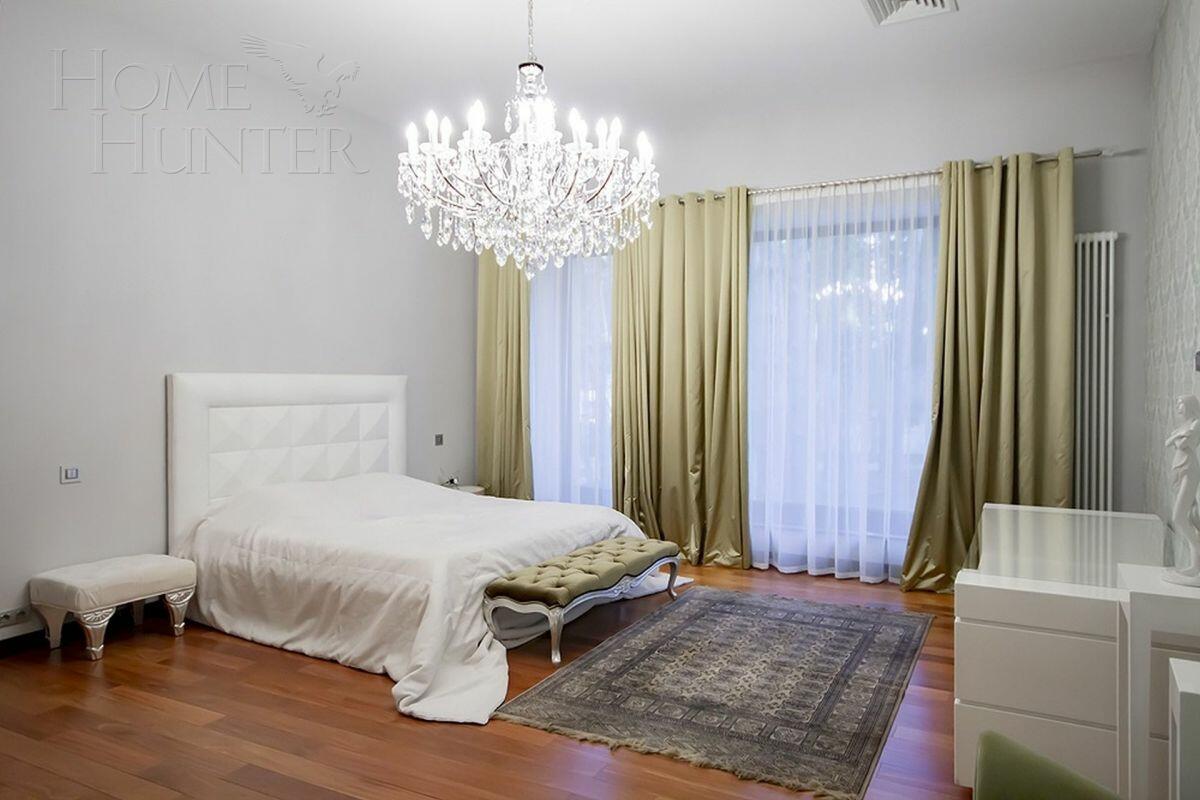 3-этажный коттедж 1 300 м² с отделкой