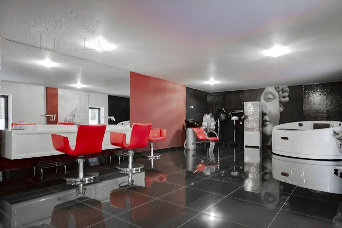 3-этажный коттедж 1 300 м² с отделкой