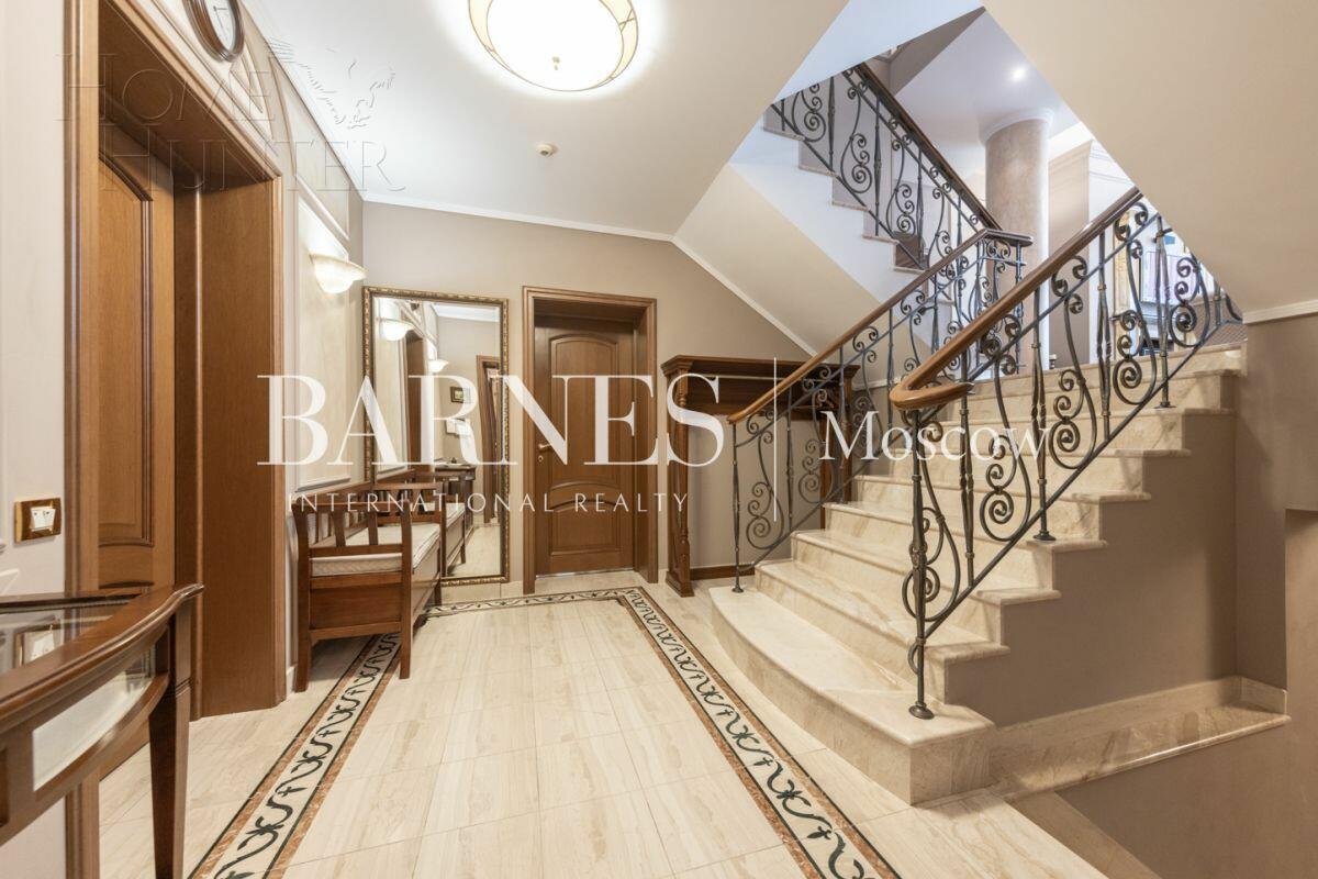 2-этажный коттедж 450 м² с отделкой