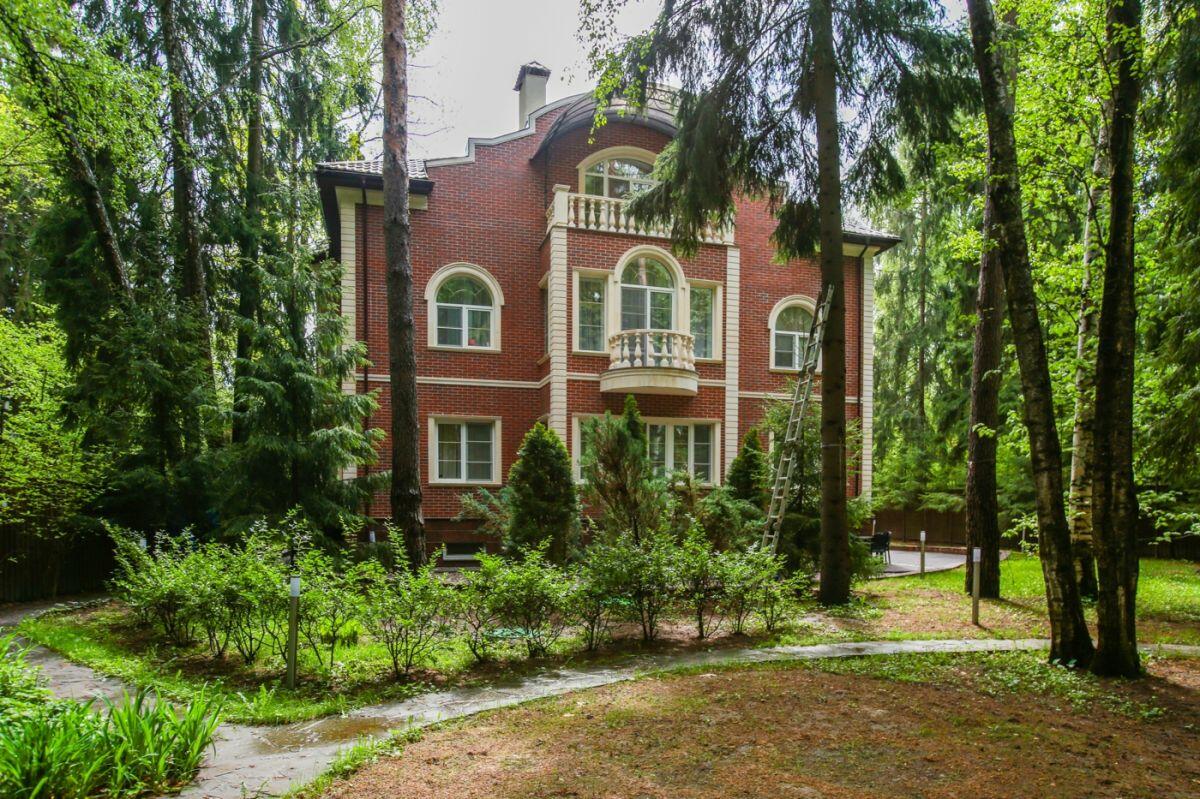 2-этажный коттедж 850 м² с отделкой