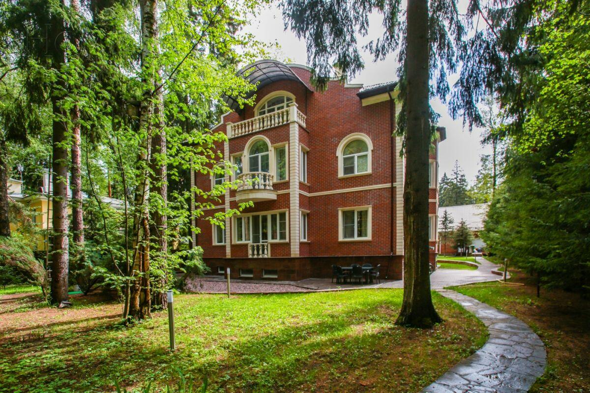 2-этажный коттедж 850 м² с отделкой