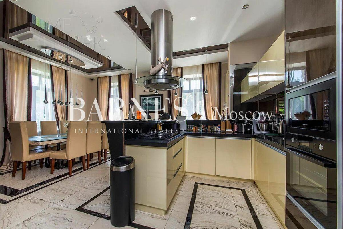 2-этажный коттедж 680 м² с отделкой