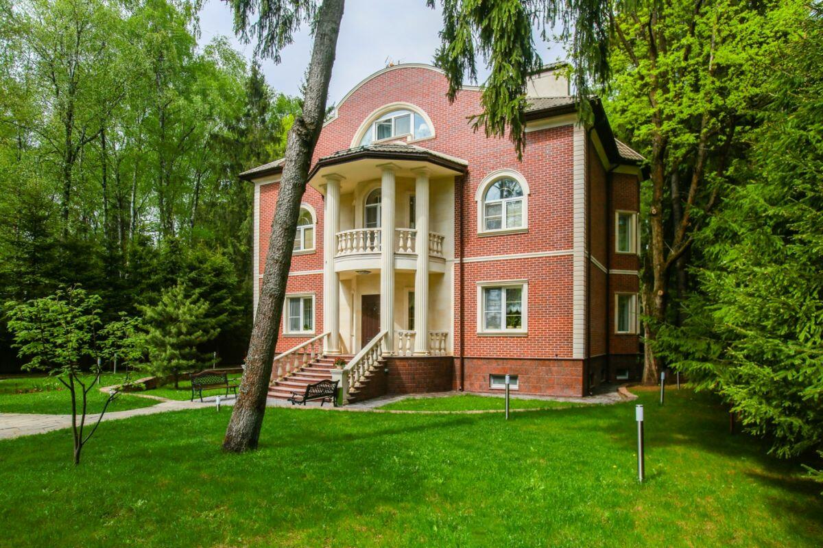 2-этажный коттедж 850 м² с отделкой