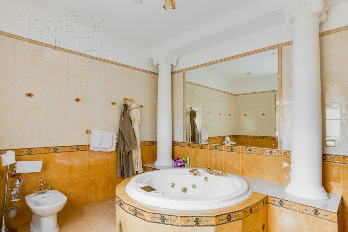 2-этажный коттедж 850 м² с отделкой