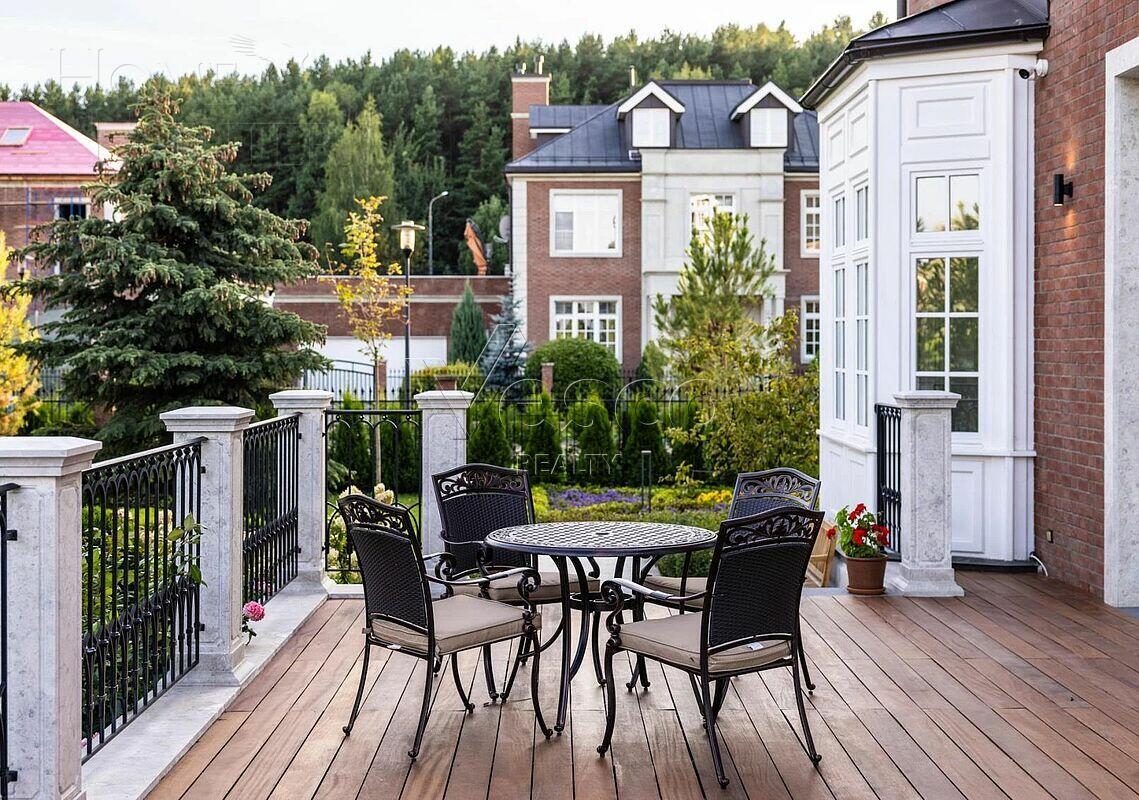 2-этажный коттедж 1 500 м² с отделкой