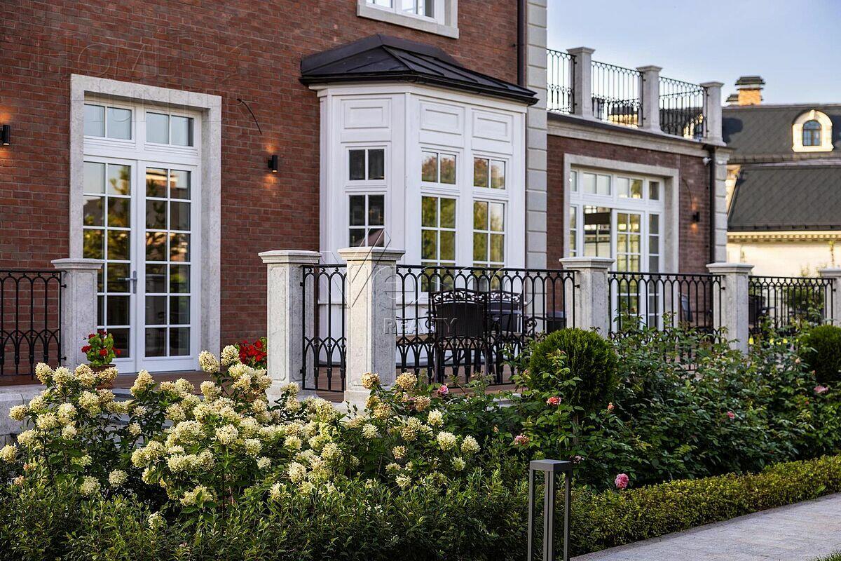 2-этажный коттедж 1 500 м² с отделкой