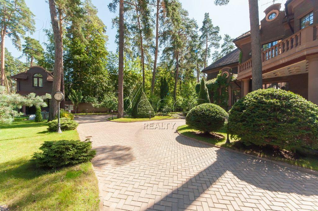 2-этажный коттедж 1 400 м² с отделкой