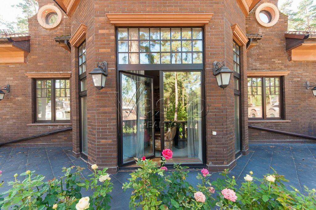 2-этажный коттедж 1 400 м² с отделкой