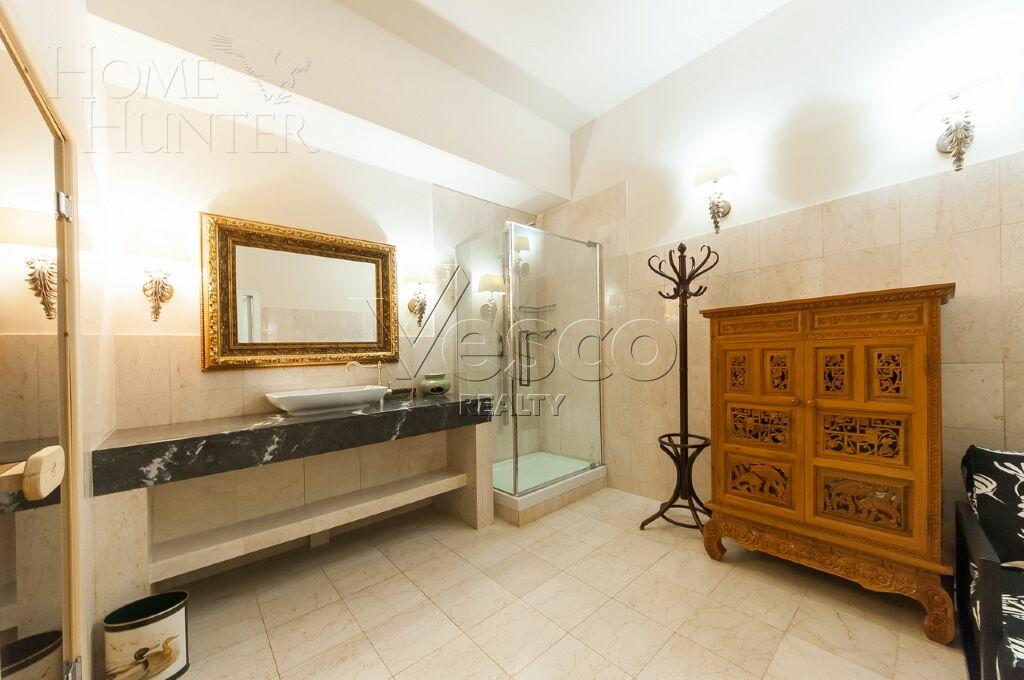 2-этажный коттедж 1 400 м² с отделкой