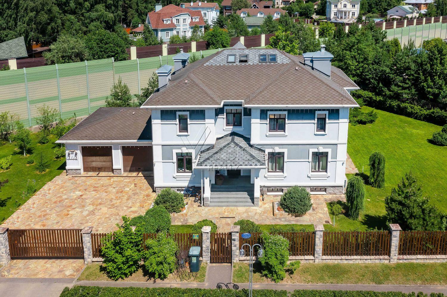 2-этажный коттедж 680 м² с отделкой