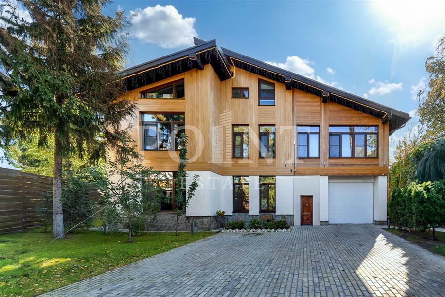 2-этажный коттедж 450 м² с отделкой