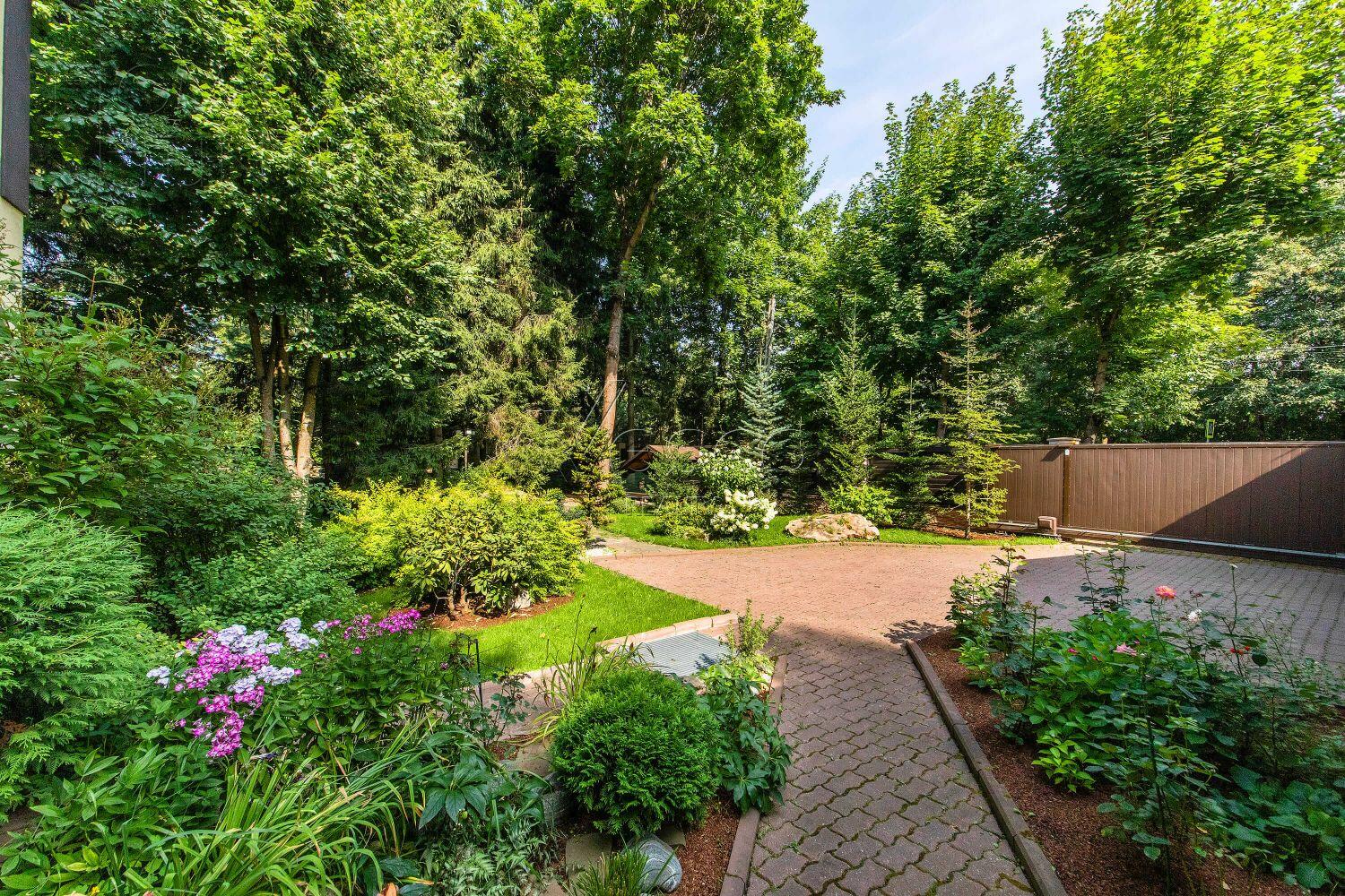 2-этажный коттедж 400 м² с отделкой