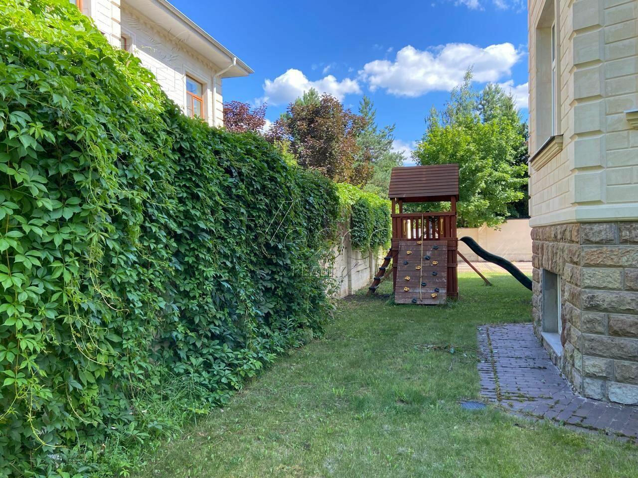 2-этажный коттедж 1 087 м² с отделкой