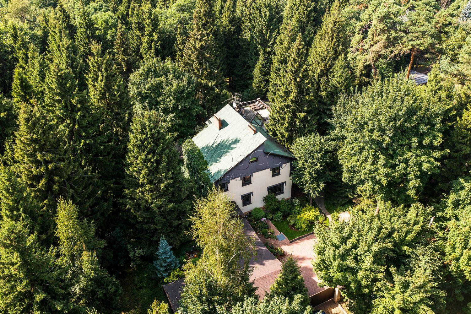 2-этажный коттедж 400 м² с отделкой