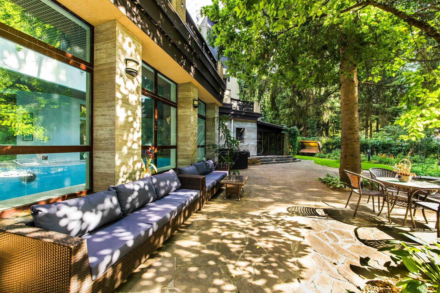 2-этажный коттедж 400 м² с отделкой