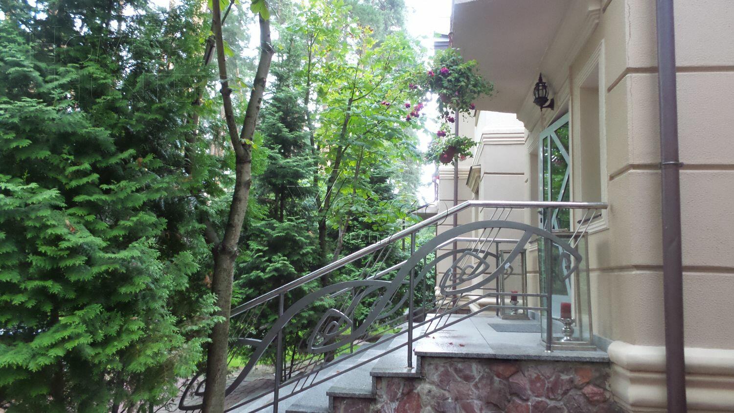 2-этажный коттедж 1 400 м² с отделкой