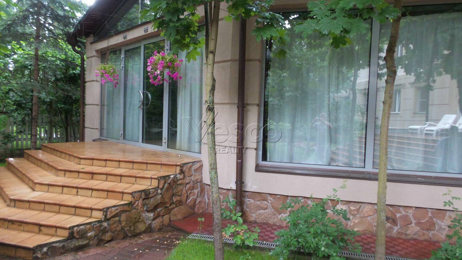 2-этажный коттедж 1 400 м² с отделкой