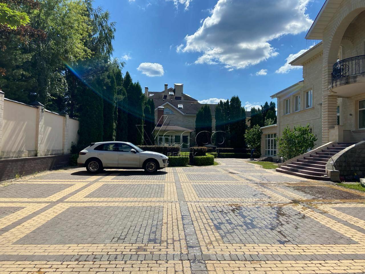 2-этажный коттедж 1 087 м² с отделкой