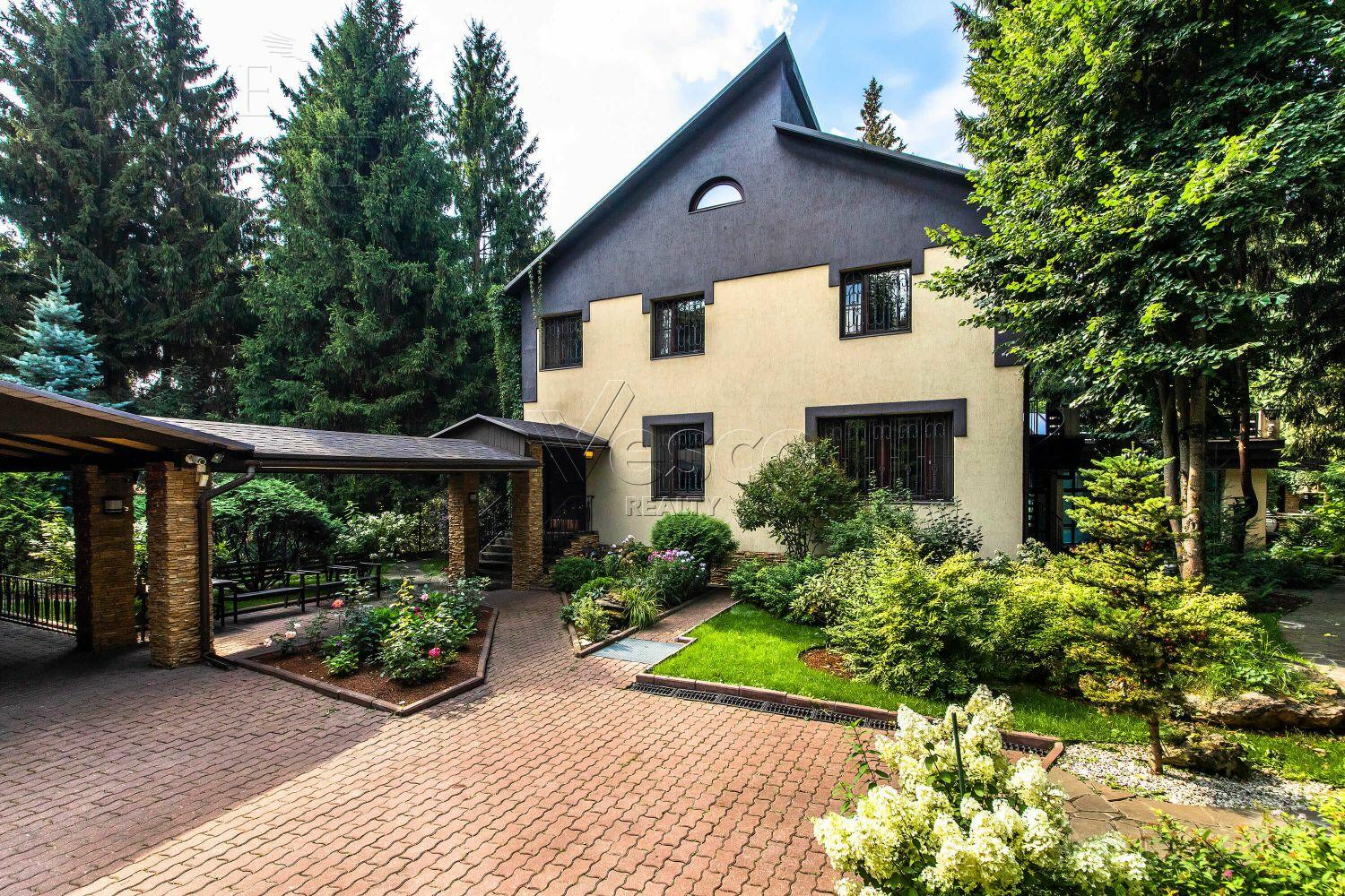 2-этажный коттедж 400 м² с отделкой