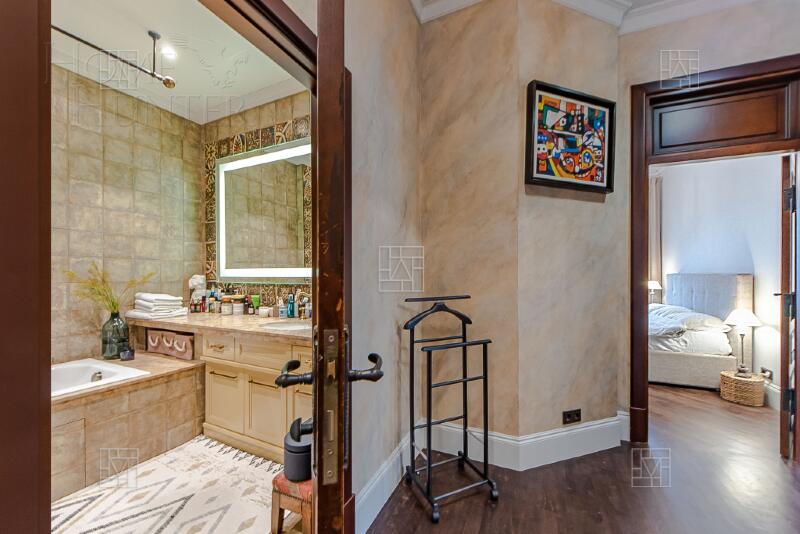 4-КОМН. КВАРТИРА С ОТДЕЛКОЙ 137 М² НА 4 ЭТАЖЕ