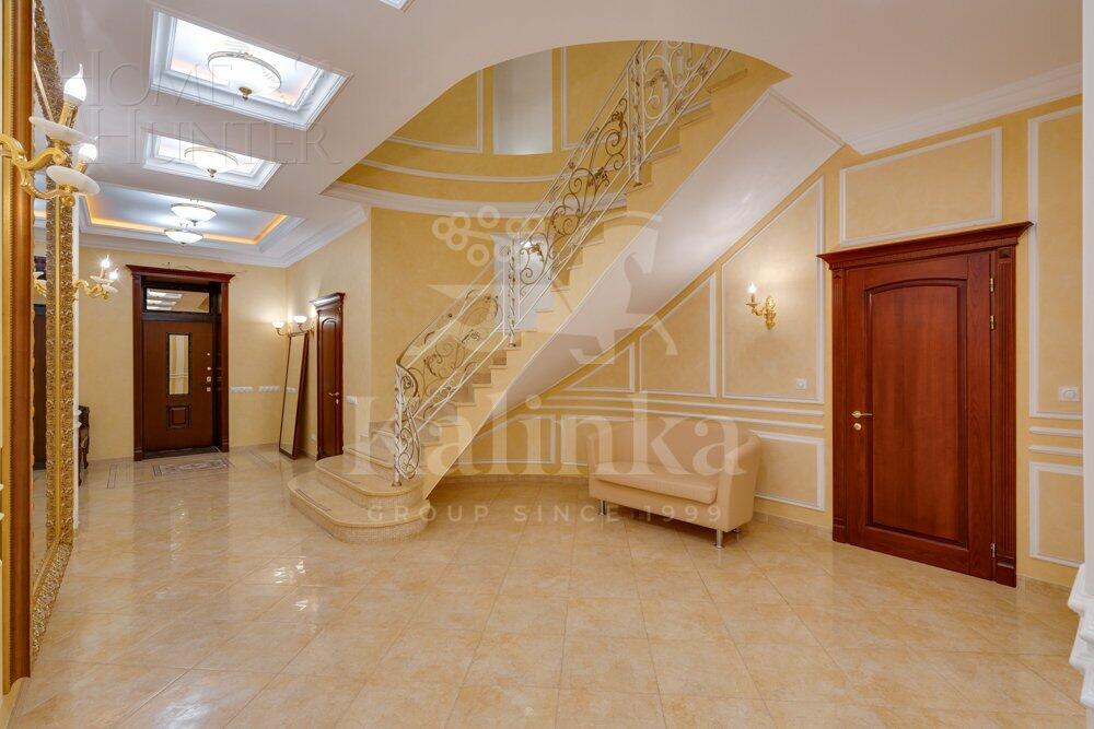 3-этажный коттедж 700 м² с отделкой