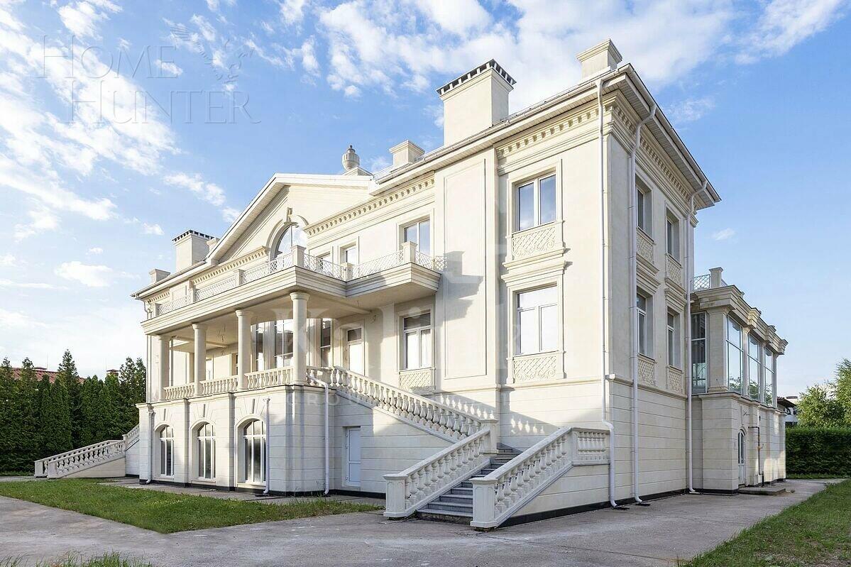 3-этажный коттедж 1 532 м² без отделки