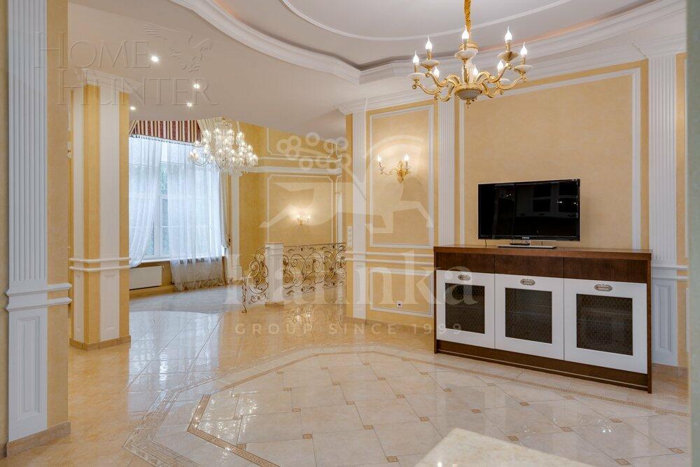 3-этажный коттедж 700 м² с отделкой