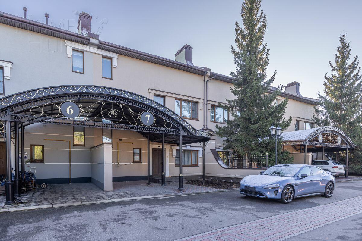 2-этажный таунхаус 271 м² с отделкой