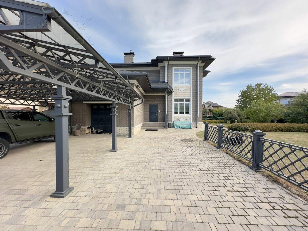 2-этажный коттедж 270 м² с отделкой